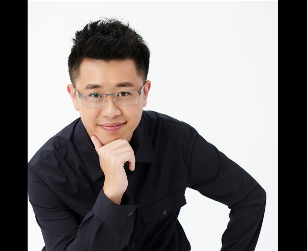 鬼才阿水認為,館長陳之漢從以前到現在,有很大的落差。 圖:翻攝自鬼才阿水Awater臉書 鬼才阿水認為,館長陳之漢從以前到現在,有很大的落差。 圖:翻攝自鬼才阿水Awater臉書
