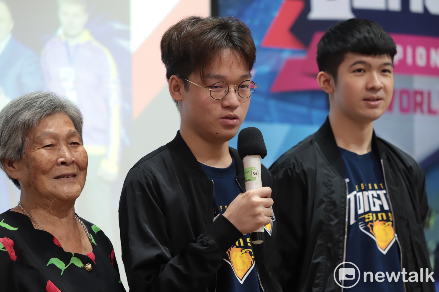 曾浩鈞(中)目前為MCX中路選手,錄取中央大學財務金融學系。 圖:陳耀宗/攝 曾浩鈞(中)目前為MCX中路選手,錄取中央大學財務金融學系。 圖:陳耀宗/攝