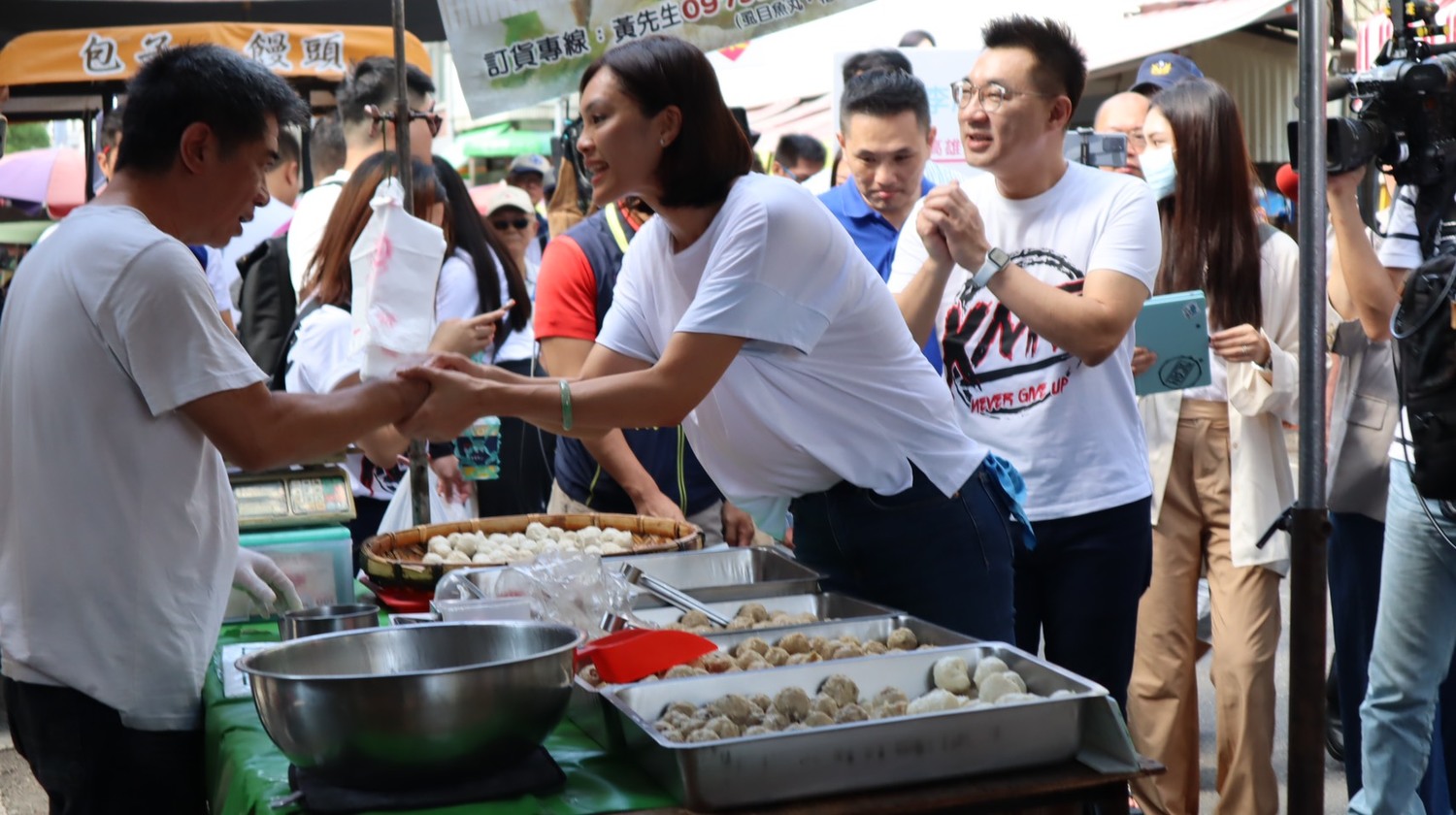 補選白熱化,李眉蓁偕江啟臣加持選情 圖:國民黨提供 補選白熱化,李眉蓁偕江啟臣加持選情 圖:國民黨提供