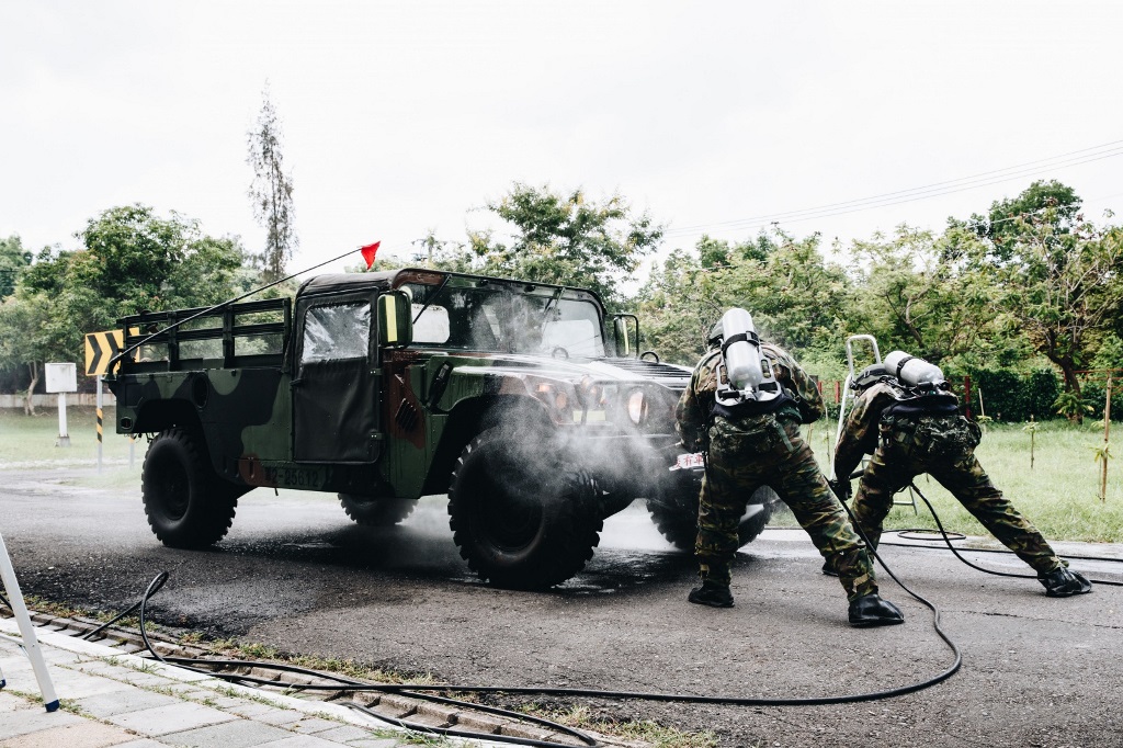 化學兵執行除污作業。 圖/軍聞社提供 化學兵執行除污作業。 圖/軍聞社提供
