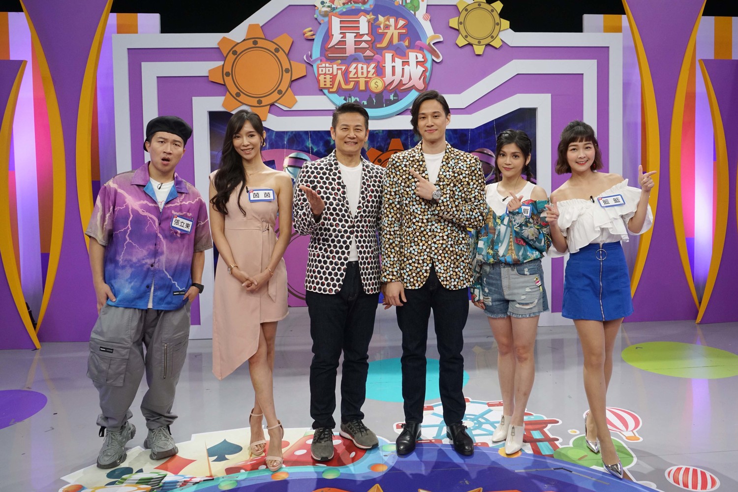 本集《星光歡樂城》合照。左起：張立東、茵茵、徐乃麟、徐新洋、葉欣眉、籃籃。 圖：狼谷育樂台提供