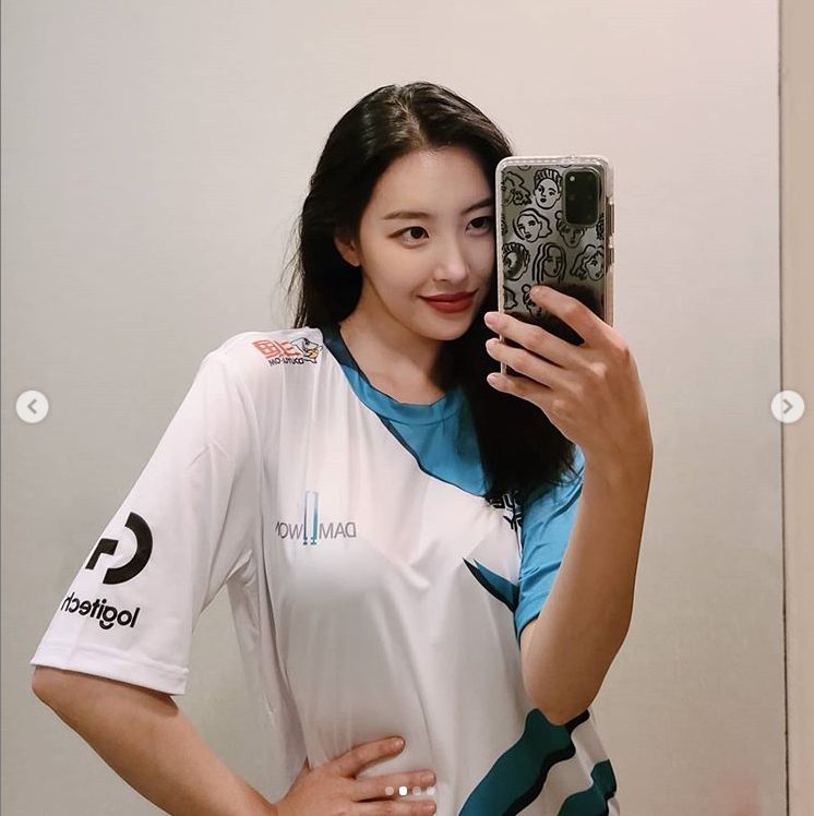 宣美大方穿上ShowMaker隊服發文。 圖：翻攝自IG
