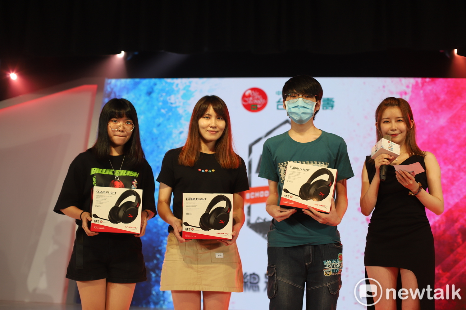 抽中HyperX高階電競耳機的幸運觀眾。 圖：蔡幸秀／攝