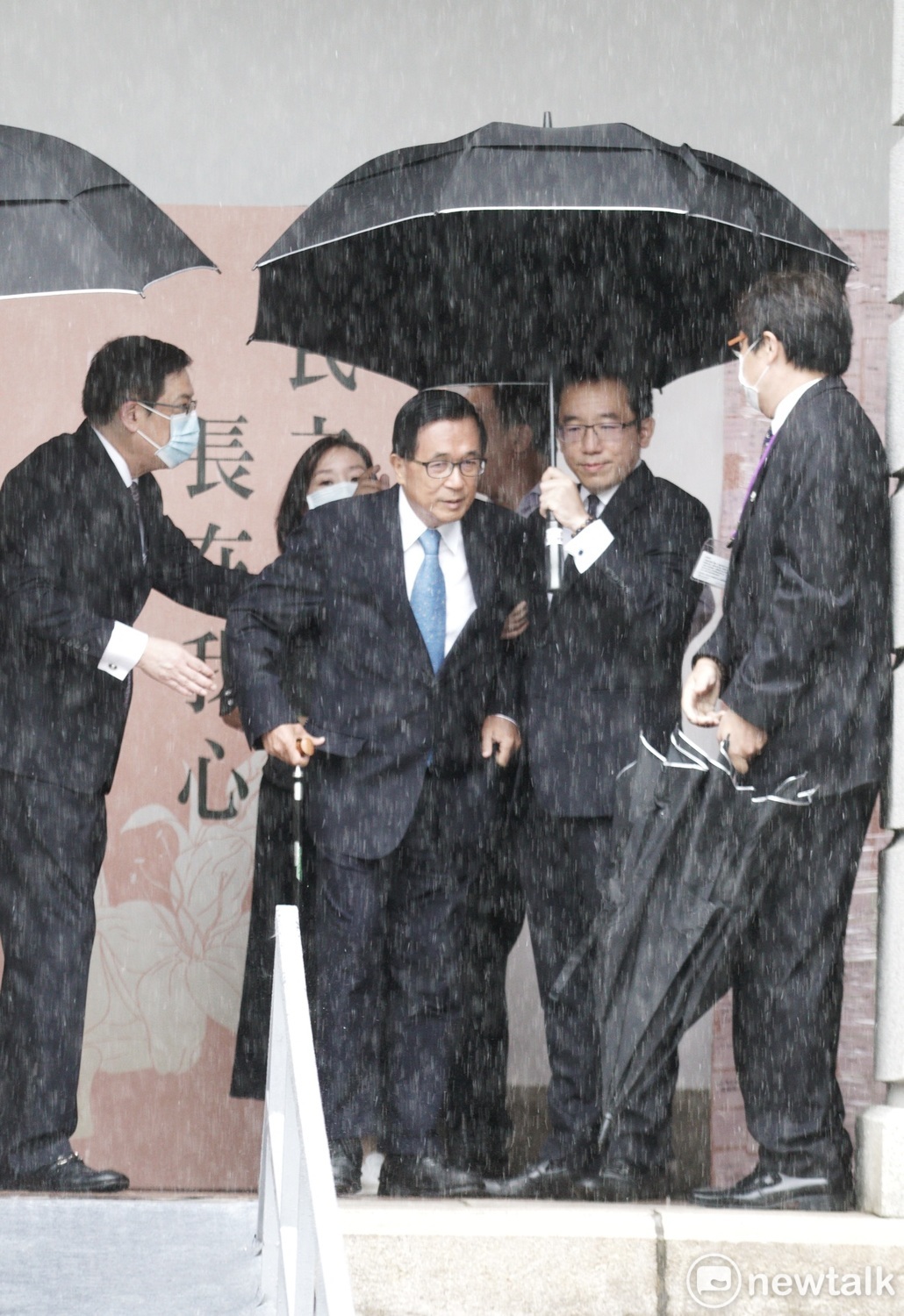 前總統陳水扁前往臺北賓館弔唁前總統李登輝。 圖:張良一 / 攝 前總統陳水扁前往臺北賓館弔唁前總統李登輝。 圖:張良一 / 攝