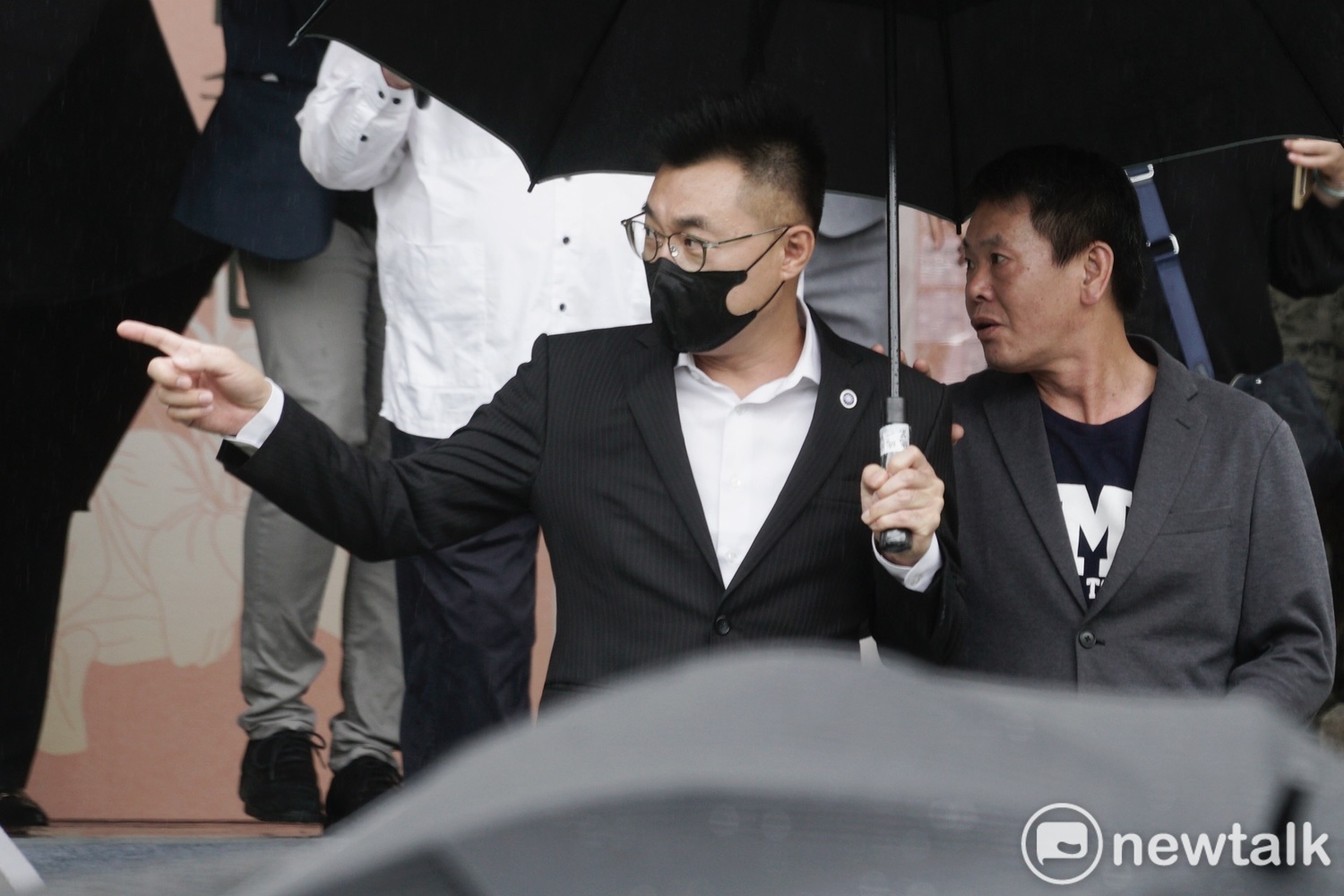 國民黨主席江啟臣和國民黨立委林為洲等人前往台北賓館弔唁前總統李登輝。 圖:張良一 / 攝 國民黨主席江啟臣和國民黨立委林為洲等人前往台北賓館弔唁前總統李登輝。 圖:張良一 / 攝
