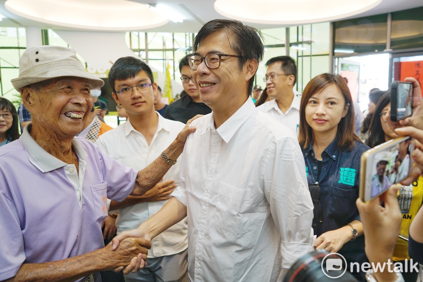 高雄市長補選由民進黨陳其邁以67萬高票當選,大幅超越國民黨李眉蓁的24萬、民眾黨吳益政的3萬票。 圖:張良一/攝 高雄市長補選由民進黨陳其邁以67萬高票當選,大幅超越國民黨李眉蓁的24萬、民眾黨吳益政的3萬票。 圖:張良一/攝