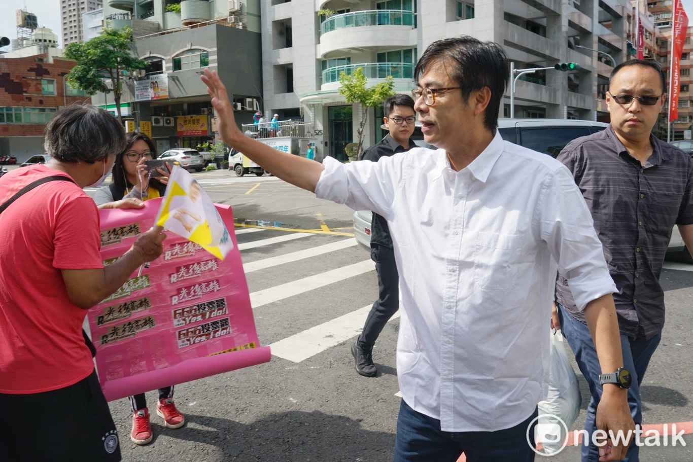 高雄市長補選由民進黨陳其邁以67萬高票當選,大幅超越國民黨李眉蓁的24萬、民眾黨吳益政的3萬票。 圖:張良一/攝 高雄市長補選由民進黨陳其邁以67萬高票當選,大幅超越國民黨李眉蓁的24萬、民眾黨吳益政的3萬票。 圖:張良一/攝