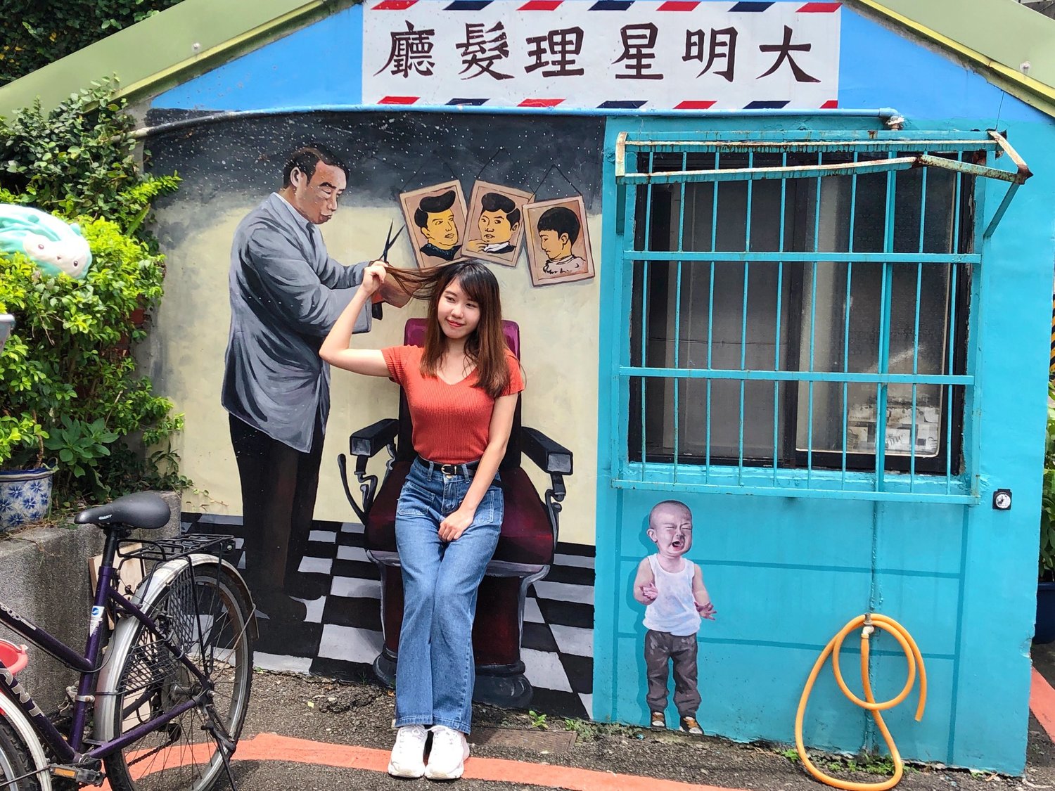 彩繪巷就在山佳車站旁,將山佳街住家牆面美化,打造成3D彩繪街。 圖:翻攝自新北旅客臉書 彩繪巷就在山佳車站旁,將山佳街住家牆面美化,打造成3D彩繪街。 圖:翻攝自新北旅客臉書