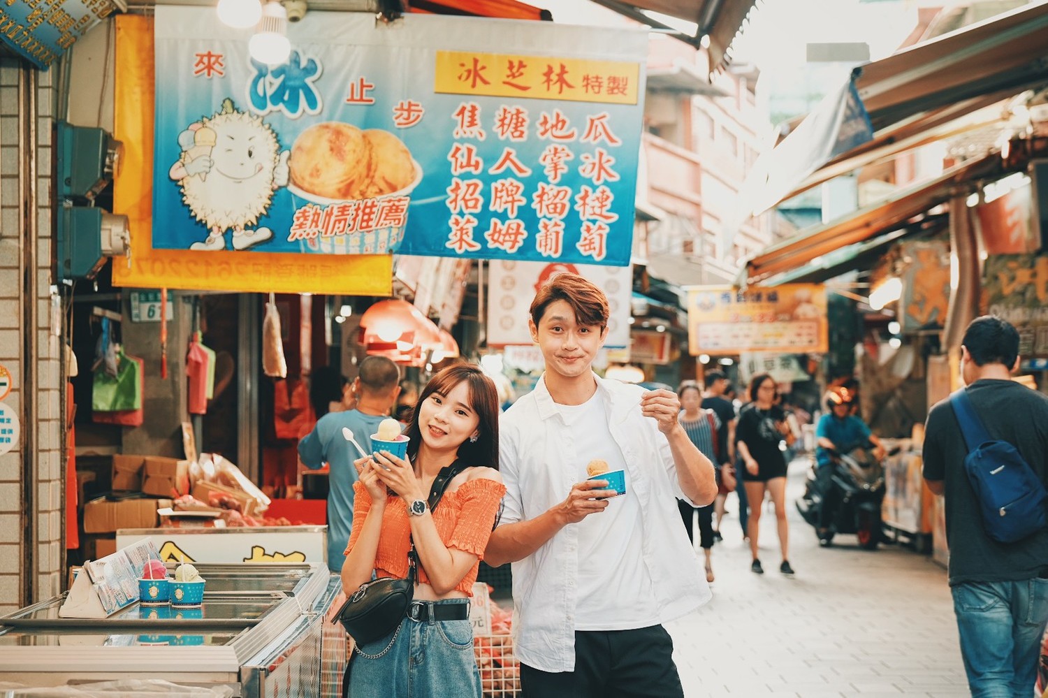 金山老街美食林立,也是來金山必訪的景點。 圖:新北市政府綠美化環境景觀處技術推廣課/提供 金山老街美食林立,也是來金山必訪的景點。 圖:新北市政府綠美化環境景觀處技術推廣課/提供