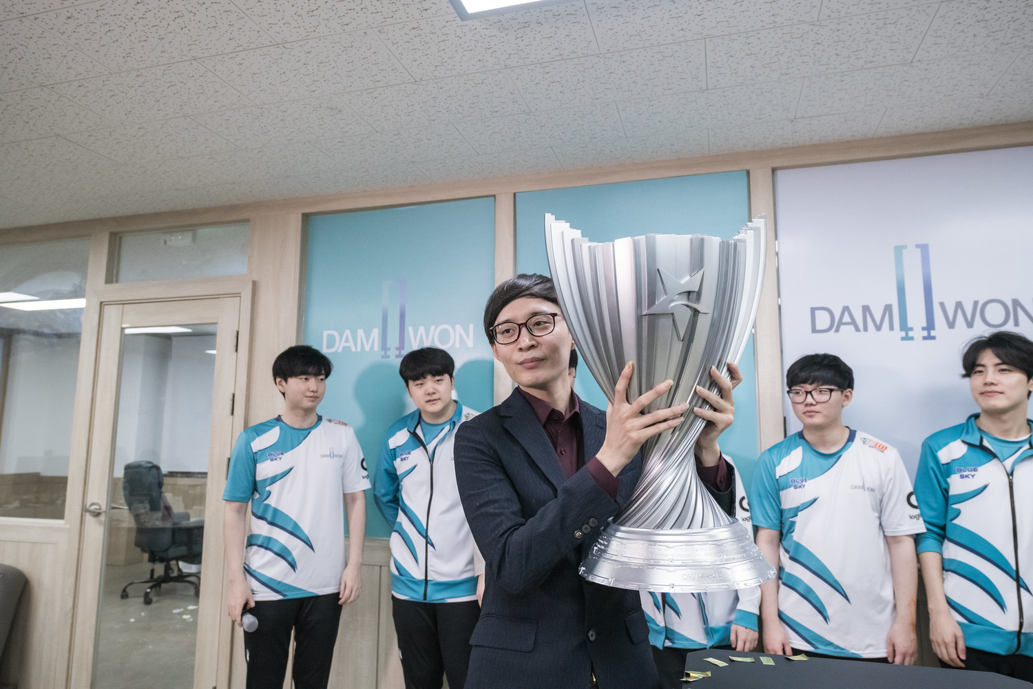 戰隊監督 Zefa 也認為選手都表現得相當出色 圖：翻攝 LCK Esports Photo Flickr
