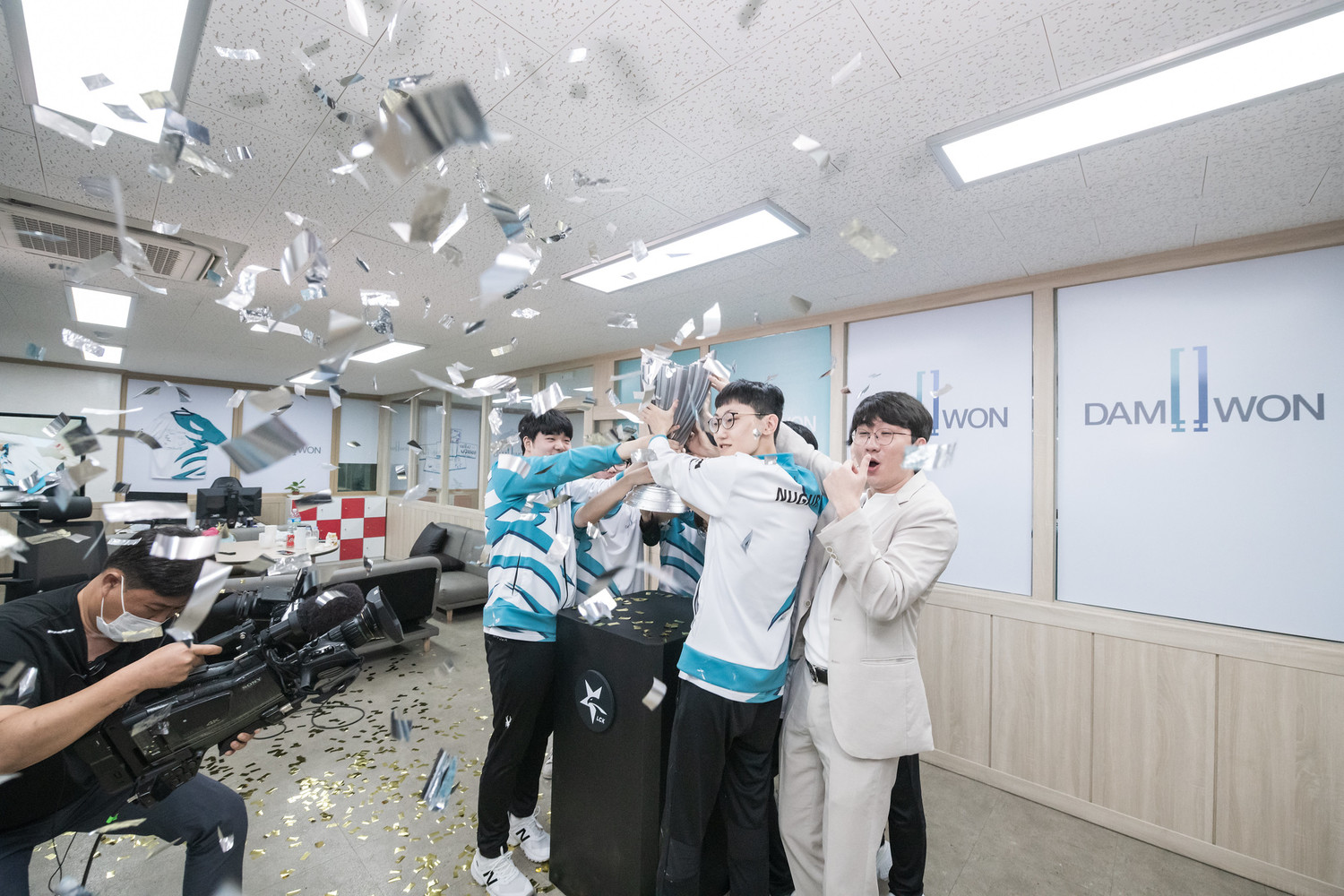 這是DWG隊史首冠 圖：翻攝 LCK Esports Photo Flickr