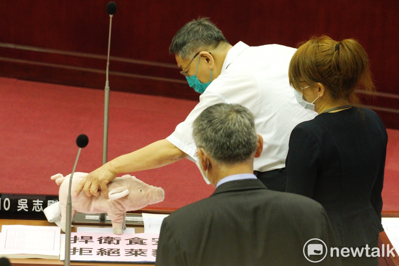台北市長柯文哲赴台北市議會進行施政報告。 圖:張良一 / 攝 台北市長柯文哲赴台北市議會進行施政報告。 圖:張良一 / 攝