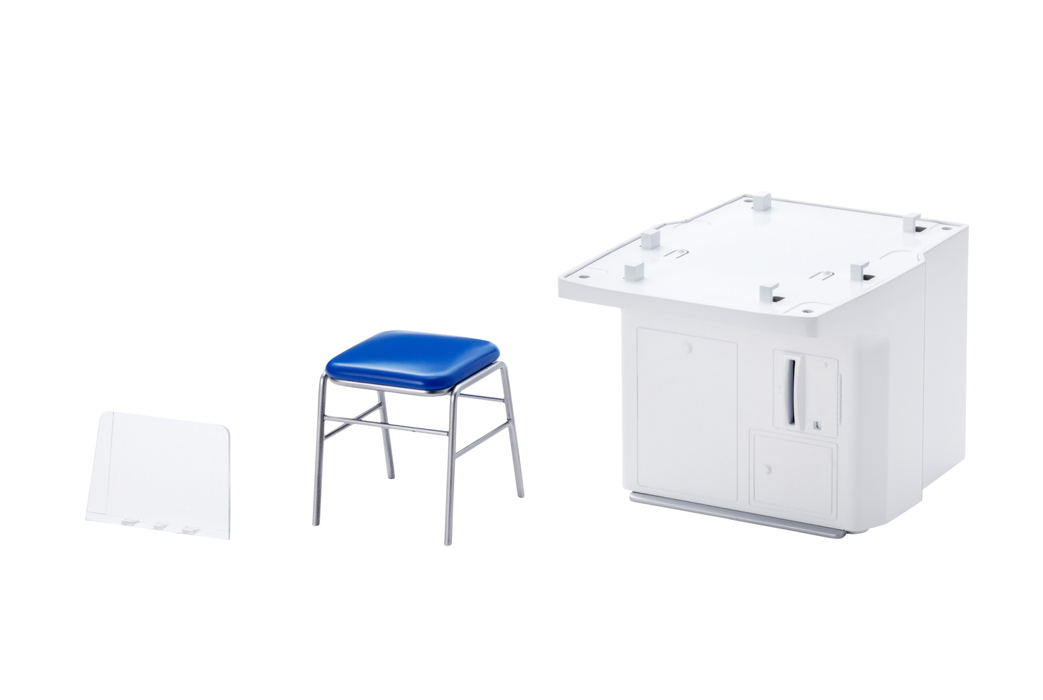 含底座、座椅模型及透明看板的Game Center Style Kit。 圖:SEGA提供 含底座、座椅模型及透明看板的Game Center Style Kit。 圖:SEGA提供