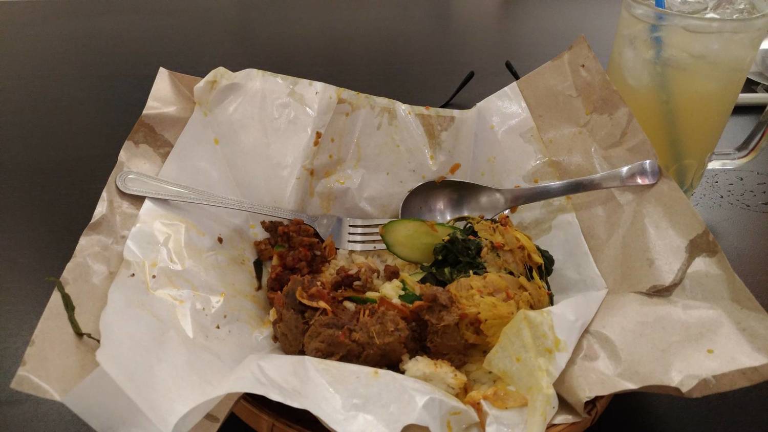 中壢印尼餐館的紙包牛肉飯。　　　　 圖：林保華／攝