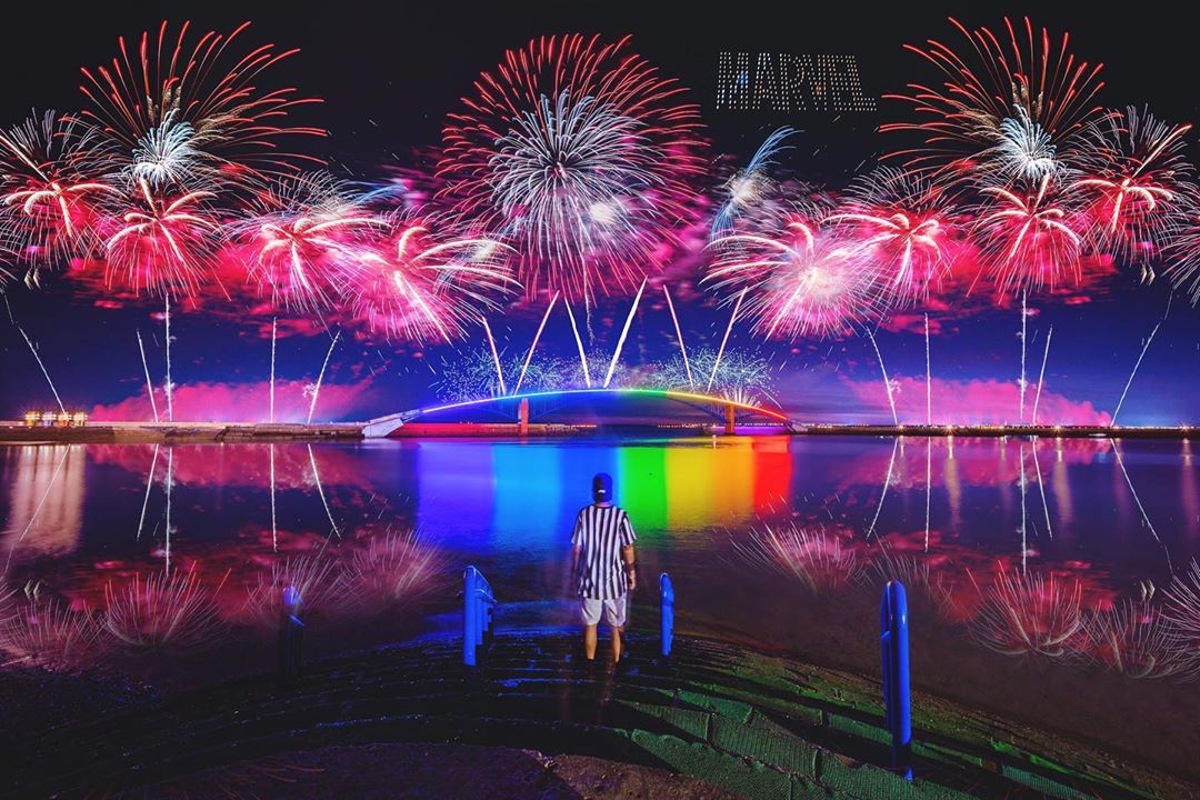 今年澎湖花火節結合漫威主題,更是吸睛 。 圖:IG @chinling_kuo/攝影授權 (KLOOK提供) 今年澎湖花火節結合漫威主題,更是吸睛 。 圖:IG @chinling_kuo/攝影授權 (KLOOK提供)