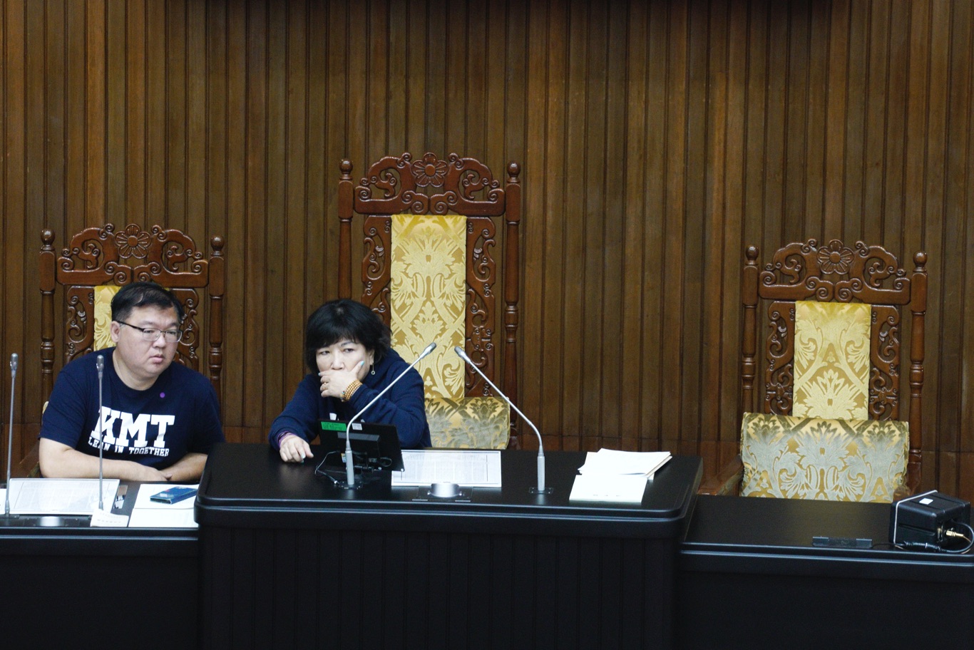 國民黨立委第四度佔領立法院議場,杯葛行政院長蘇貞昌進行施政報告。 圖:張良一/攝 國民黨立委第四度佔領立法院議場,杯葛行政院長蘇貞昌進行施政報告。 圖:張良一/攝