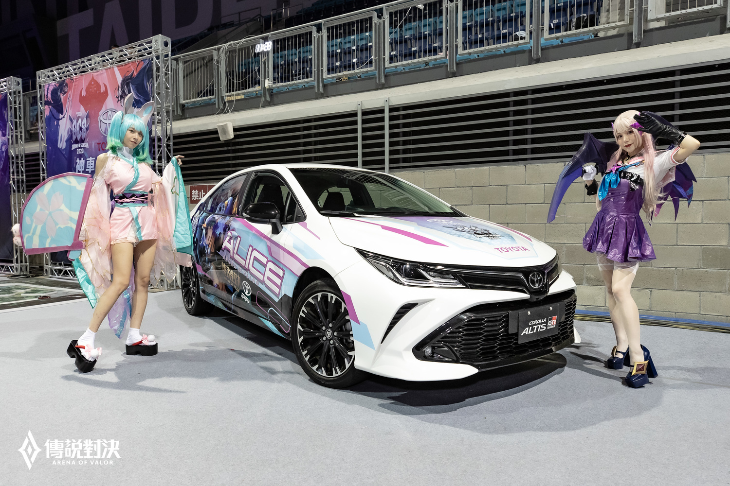 TOYOTA出動專屬「痛車」COROLLA ALTIS GR SPORT至現場與玩家同樂 圖:Garena提供 TOYOTA出動專屬「痛車」COROLLA ALTIS GR SPORT至現場與玩家同樂 圖:Garena提供