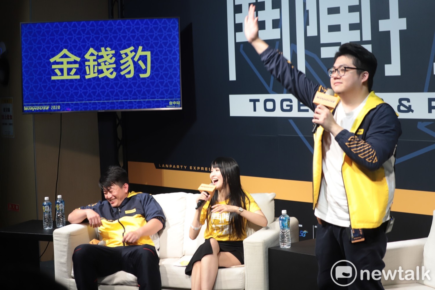 陳柏惟(左一)一猜金錢豹馬上猜中,讓全場驚呼不已。 圖:簡育詮/攝 陳柏惟(左一)一猜金錢豹馬上猜中,讓全場驚呼不已。 圖:簡育詮/攝