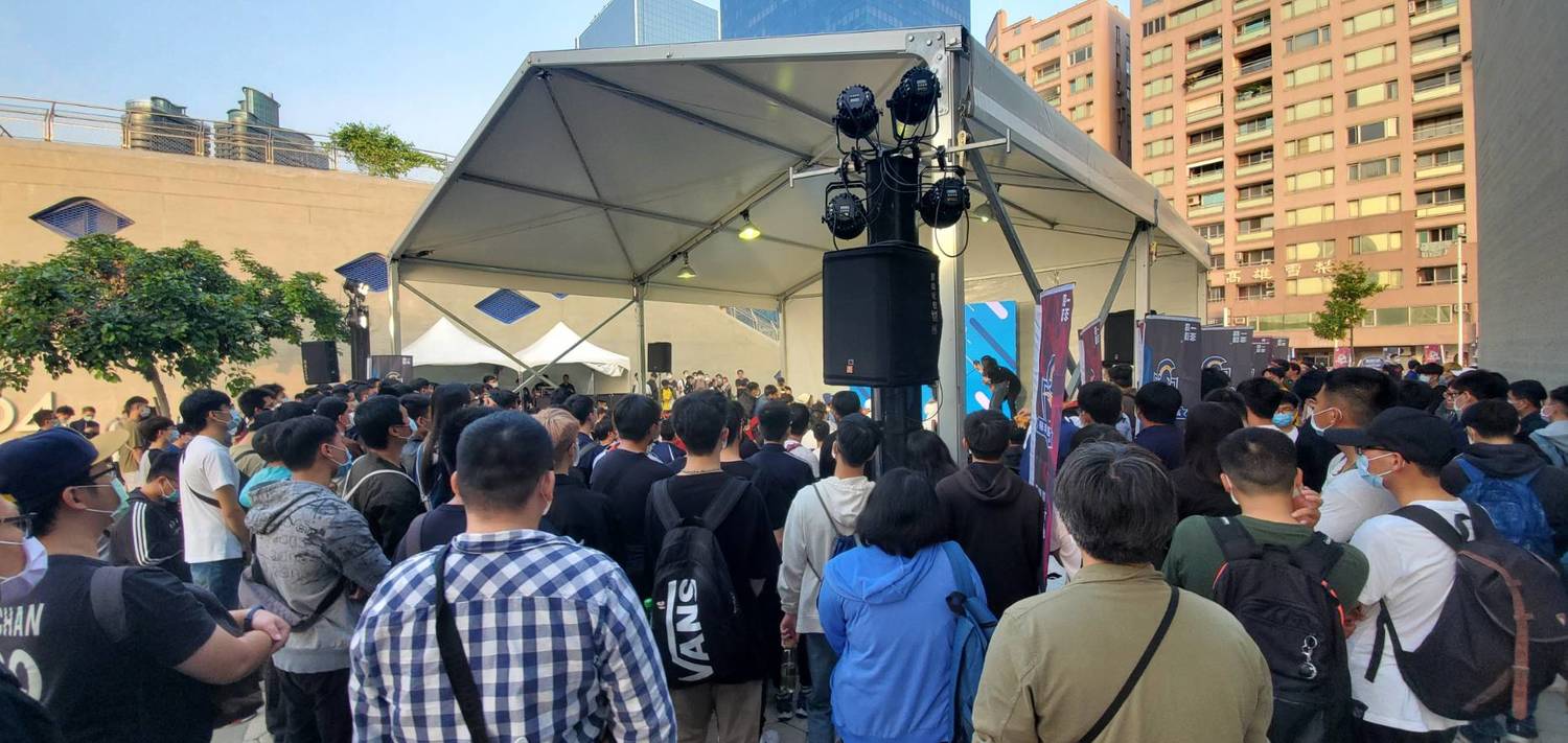 破百粉絲讓現場氣氛超熱烈。 圖：TESL提供