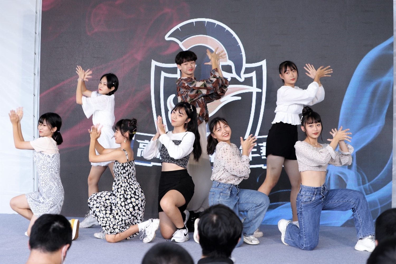 樹德家商表演藝術科同學在見面會開始前獻上精彩舞蹈表演。 圖：TESL提供