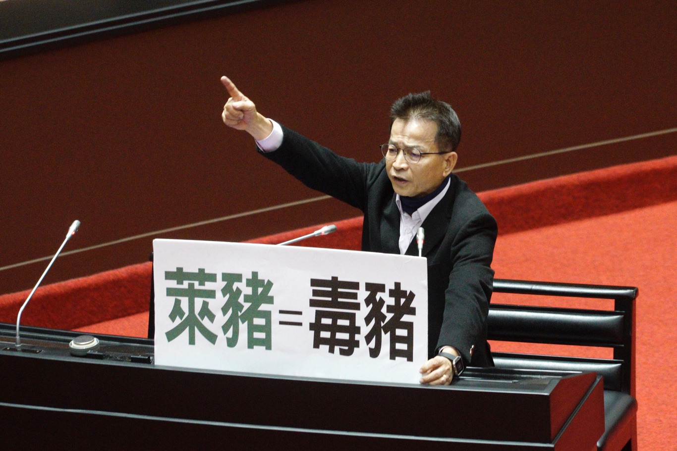 傳店家偷渡台灣豬認可標章 藍委嗆：好意思宣傳有政府請安心？