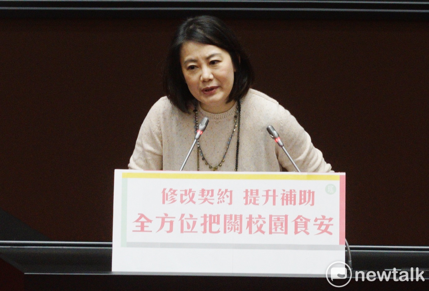 反對為校園禁萊豬修法 吳思瑤承諾「史上最嚴密食安管控」