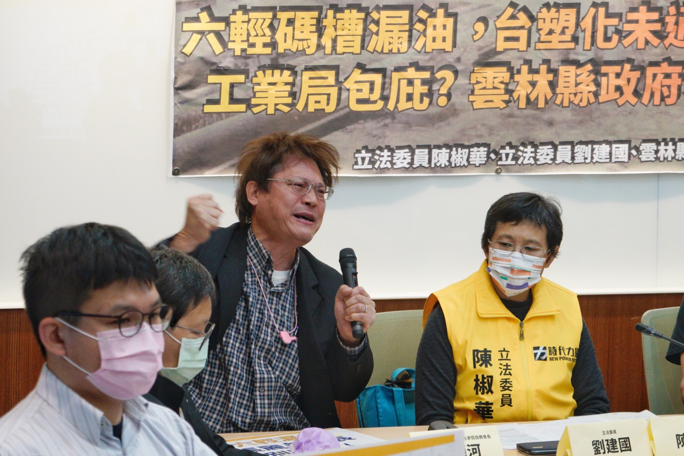 六輕污染傷害聯合求償自救會長黃源河在會中相當激動。 圖:張良一/攝 六輕污染傷害聯合求償自救會長黃源河在會中相當激動。 圖:張良一/攝