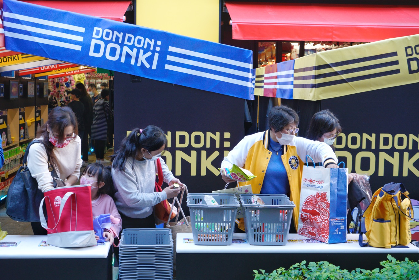 日本知名雜貨食品店唐吉訶德Don Don Donki 開幕當天排隊人潮洶湧,但是,受到武漢肺炎疫情影響,21日上午排隊人潮迅速降溫,不見人龍。 圖:張良一 / 攝 日本知名雜貨食品店唐吉訶德Don Don Donki 開幕當天排隊人潮洶湧,但是,受到武漢肺炎疫情影響,21日上午排隊人潮迅速降溫,不見人龍。 圖:張良一 / 攝