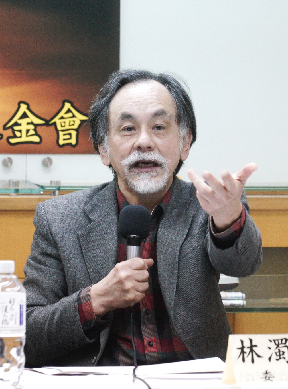 對於當年SARS封和平醫院,如今國民黨怪罪民進黨對桃園醫院的管制措施,林濁水批評真是亂七八糟。 圖:張良一/攝 對於當年SARS封和平醫院,如今國民黨怪罪民進黨對桃園醫院的管制措施,林濁水批評真是亂七八糟。 圖:張良一/攝