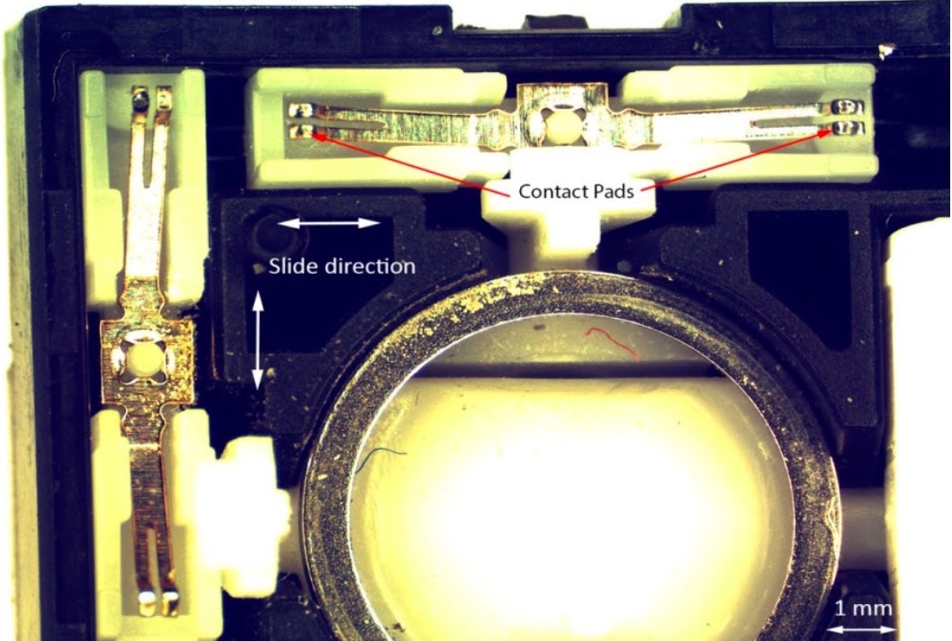 Joy con採用金屬墊片與軟碳電極接觸的方式產生訊號。 圖:翻攝自Tousley Brain Stephens PLLC Joy con採用金屬墊片與軟碳電極接觸的方式產生訊號。 圖:翻攝自Tousley Brain Stephens PLLC