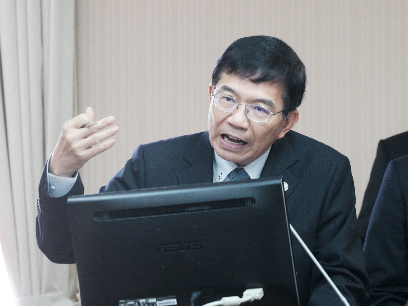 交通部長王國材在立院交通委員會備詢。 圖:張良一/攝 交通部長王國材在立院交通委員會備詢。 圖:張良一/攝
