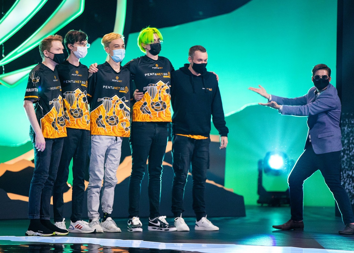 由於A組賽制更改,PGG與UOL都必須與RNG進行四場比賽。 圖:翻攝自LoL Esports推特 由於A組賽制更改,PGG與UOL都必須與RNG進行四場比賽。 圖:翻攝自LoL Esports推特