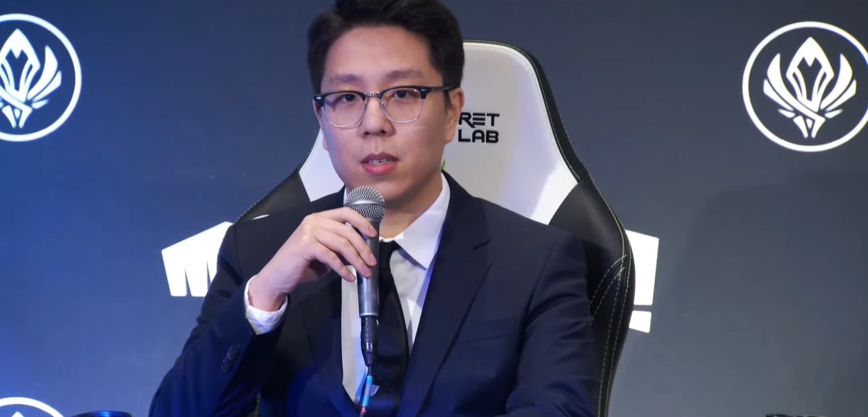 PSG教練Helper認為Doggo非常認真又聰明,已經非常融入隊伍。 圖:翻攝自LoL Esports PSG教練Helper認為Doggo非常認真又聰明,已經非常融入隊伍。 圖:翻攝自LoL Esports