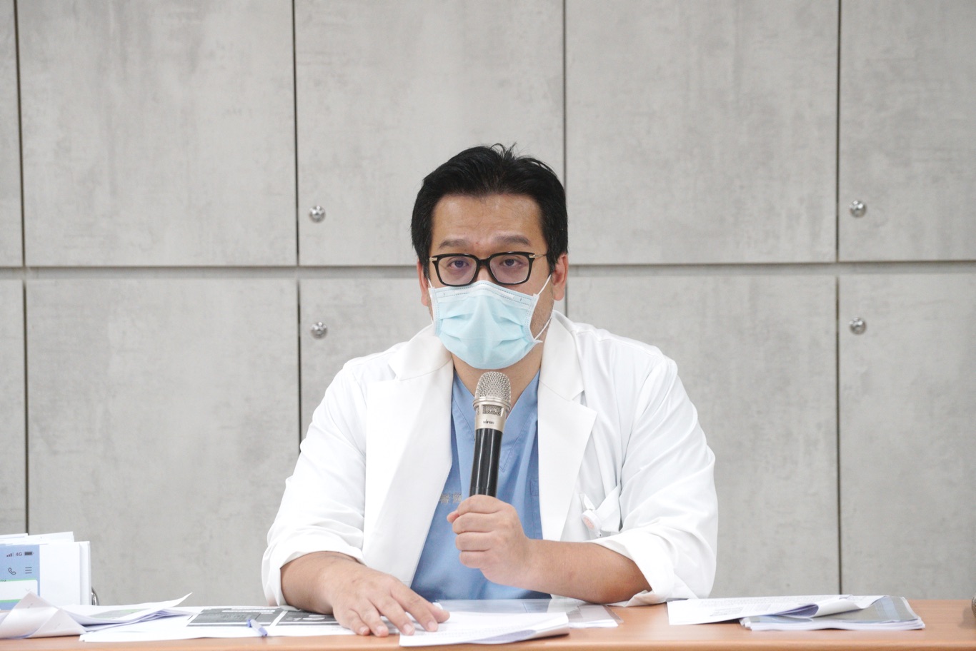禾馨醫療營運長林思宏舉行記者會公布疫苗施打名單。 圖:張良一 / 攝 禾馨醫療營運長林思宏舉行記者會公布疫苗施打名單。 圖:張良一 / 攝