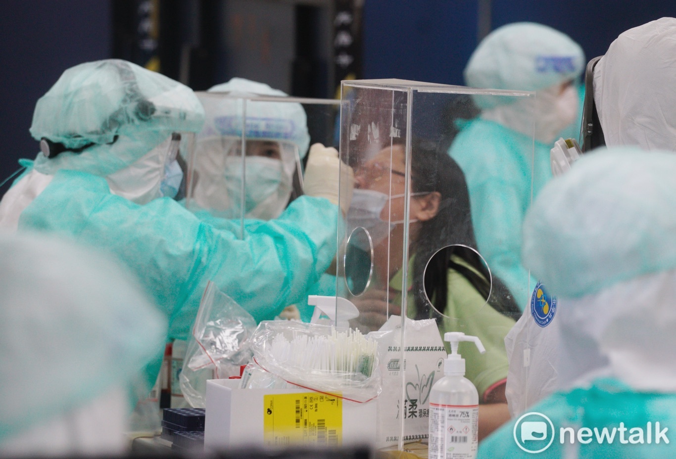 北市府今起分批爲北農員工以及在市場工作的相關人員進行PCR檢測。 圖:張良一 / 攝 北市府今起分批爲北農員工以及在市場工作的相關人員進行PCR檢測。 圖:張良一 / 攝