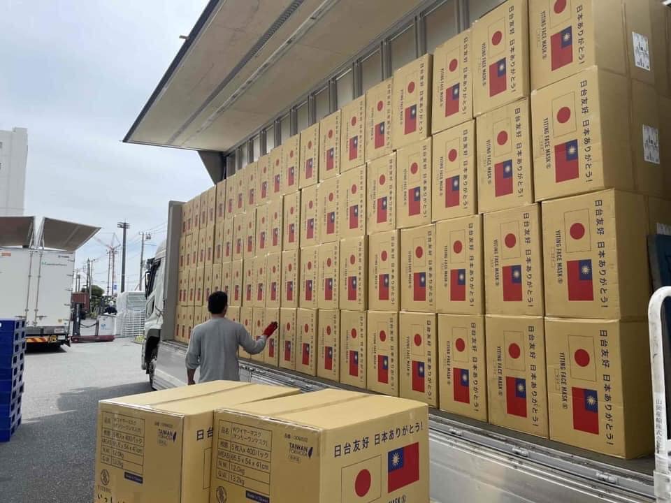 謝長廷提到,因為空間限制,會場僅展示34萬張份箱子。 圖:翻攝自謝長廷臉書 謝長廷提到,因為空間限制,會場僅展示34萬張份箱子。 圖:翻攝自謝長廷臉書