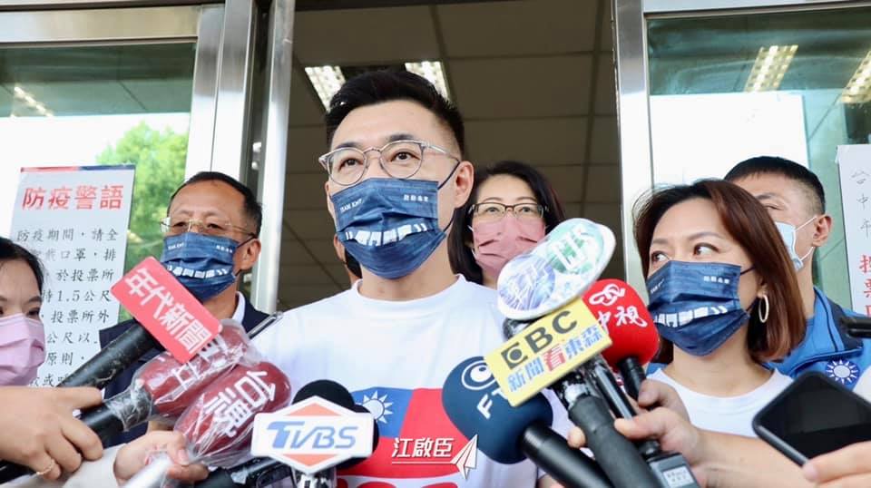 江啟臣協同妻子 江啟臣協同妻子