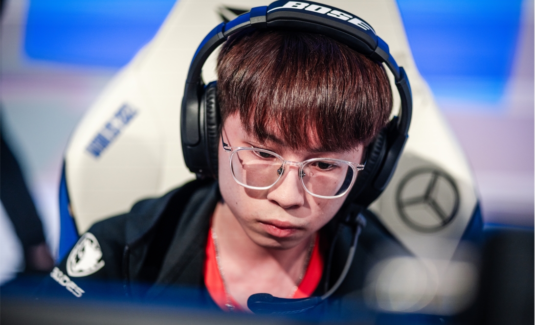 中路選手Maoan賽後接受前LMS賽評克萊門的採訪。 圖:Riot Games/提供 中路選手Maoan賽後接受前LMS賽評克萊門的採訪。 圖:Riot Games/提供