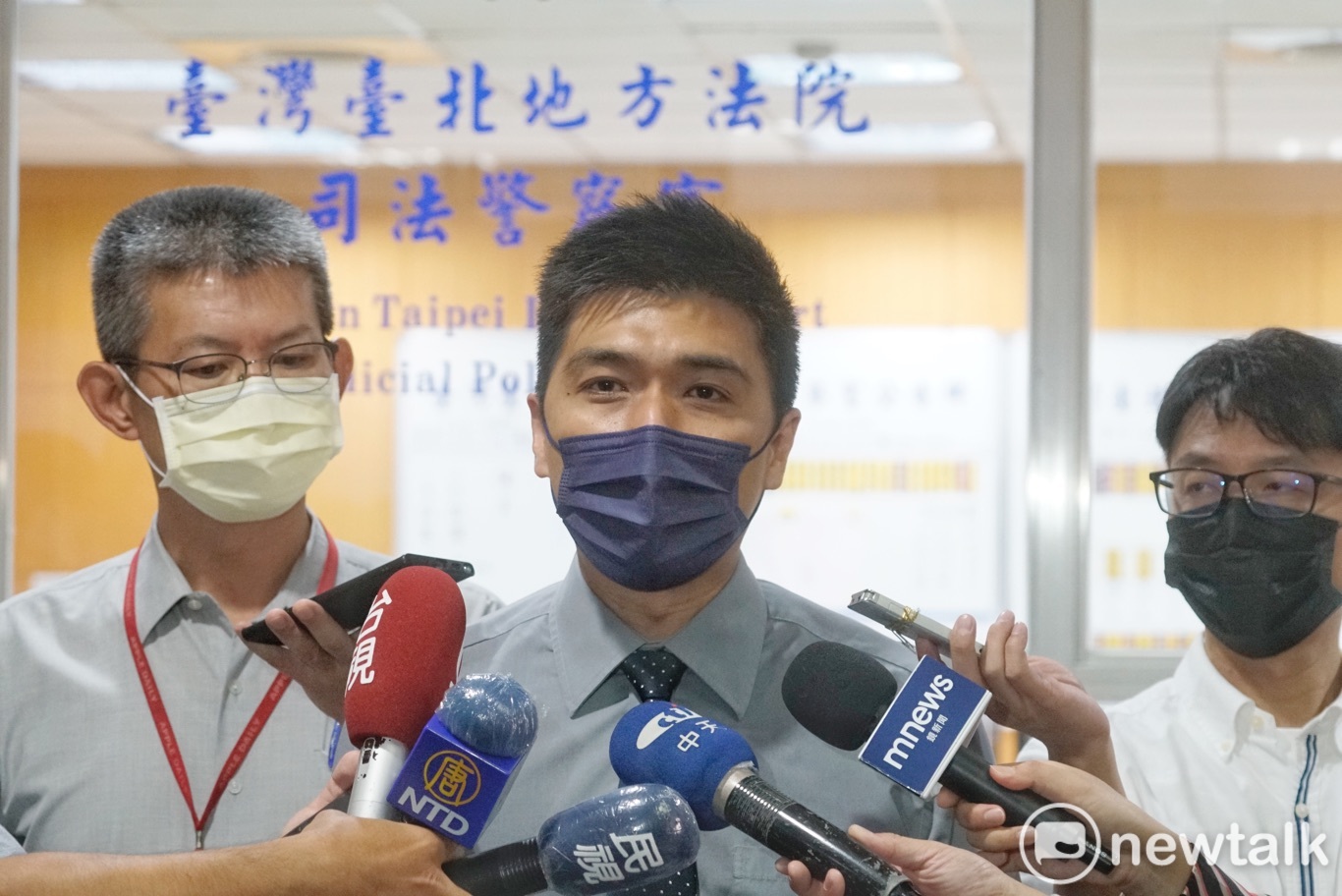 張哲琛委任律師丁昱仁在前總統馬英九在三中案獲判無罪後發表看法。 圖:張良一/攝 張哲琛委任律師丁昱仁在前總統馬英九在三中案獲判無罪後發表看法。 圖:張良一/攝