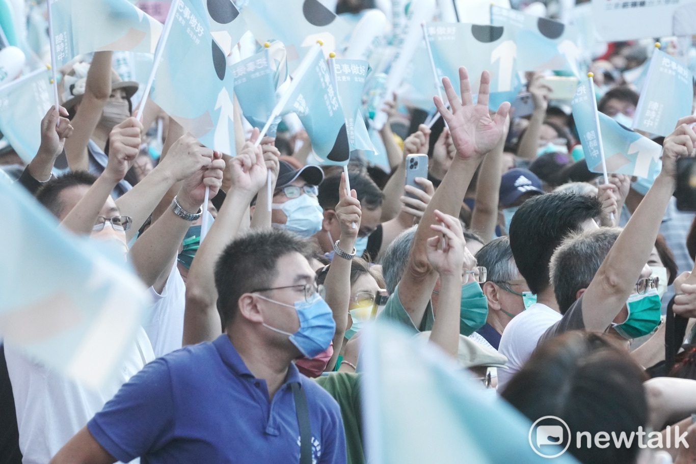 民進黨提名台北市長參選人陳時中今舉行競選總部成立大會,支持者到場相挺。 圖:張良一/攝 民進黨提名台北市長參選人陳時中今舉行競選總部成立大會,支持者到場相挺。 圖:張良一/攝
