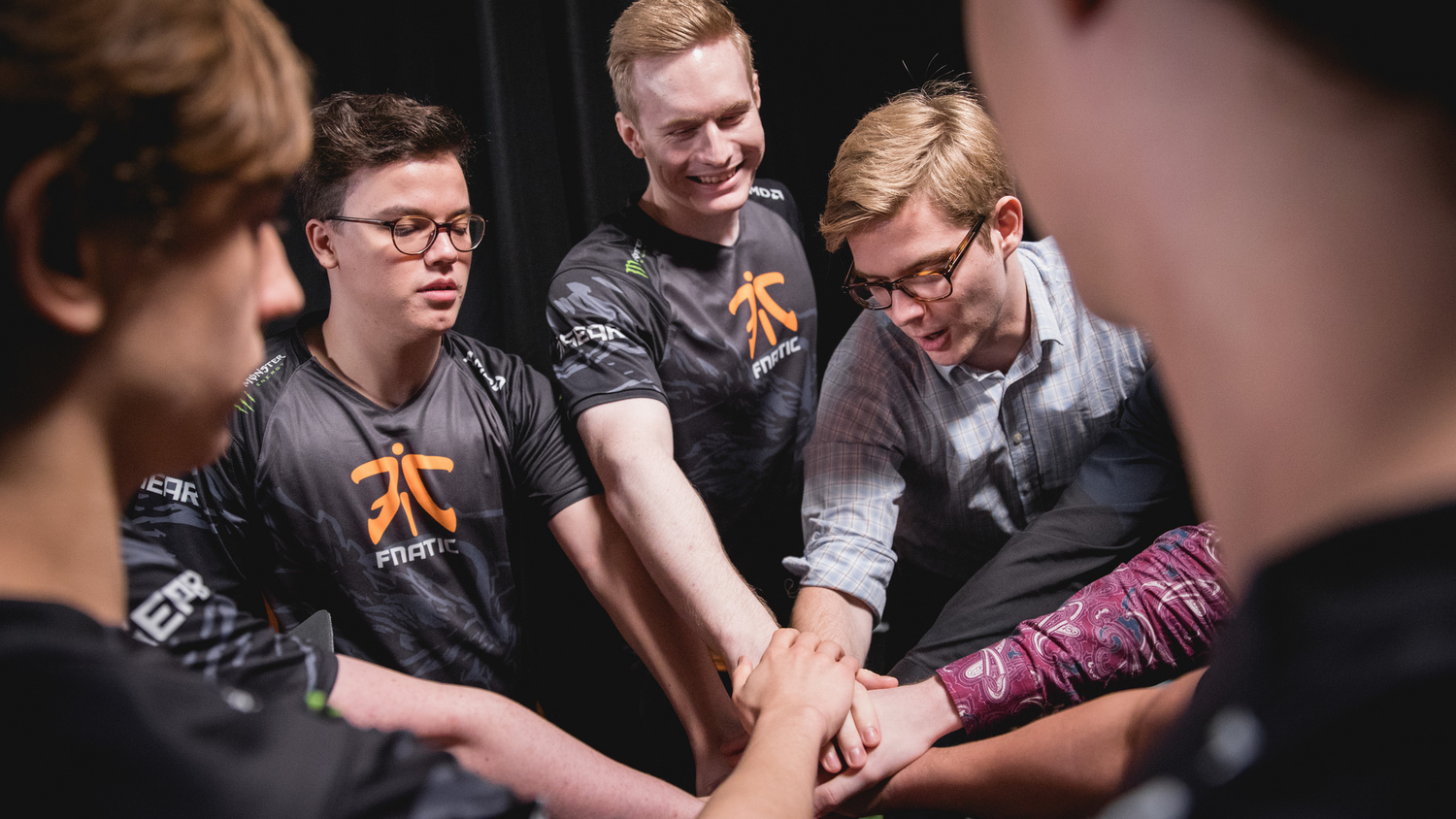 擊敗HKA的FNC成功晉級小組賽,往世界賽下一階段邁進。 圖:翻攝自LoL Esports Photos flickr 擊敗HKA的FNC成功晉級小組賽,往世界賽下一階段邁進。 圖:翻攝自LoL Esports Photos flickr
