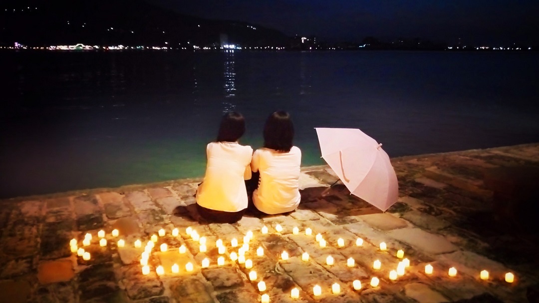 淡水海關碼頭園區近期佈置浪漫夜間燈海,成為情侶的幸福打卡景點。 淡水海關碼頭園區近期佈置浪漫夜間燈海,成為情侶的幸福打卡景點。