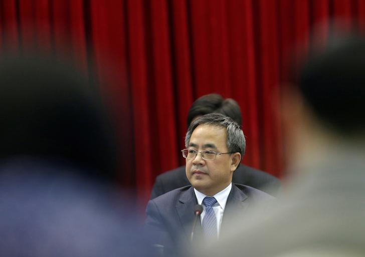 網路流傳著「總經理連任失敗,大海取代之」的暗語,「總經理」即指總理李克強,「大海」便是指汪洋,暗喻十九大後汪將扶正出任總理。 網路流傳著「總經理連任失敗,大海取代之」的暗語,「總經理」即指總理李克強,「大海」便是指汪洋,暗喻十九大後汪將扶正出任總理。