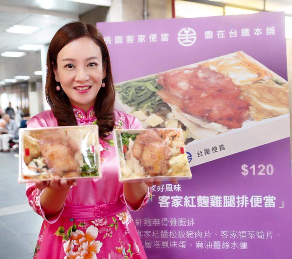 蔣絜安臉書觸目可見都是一張張曬美照,但也可能因此讓不同黨派和立場的市議員們,覺得她高高在上,至少也是不易親近。 圖:翻攝自蔣絜安臉書 蔣絜安臉書觸目可見都是一張張曬美照,但也可能因此讓不同黨派和立場的市議員們,覺得她高高在上,至少也是不易親近。 圖:翻攝自蔣絜安臉書