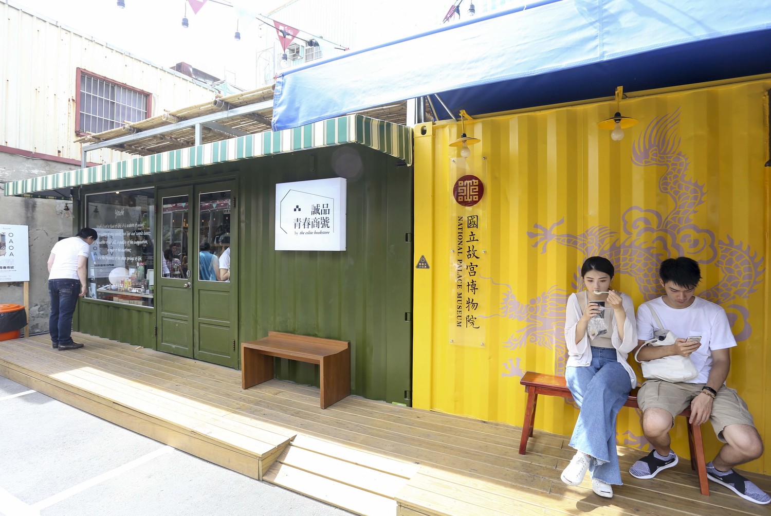 台南正興街貨櫃市集只會營運八個月,在明年228之後,十三個貨櫃會徹離。 台南正興街貨櫃市集只會營運八個月,在明年228之後,十三個貨櫃會徹離。