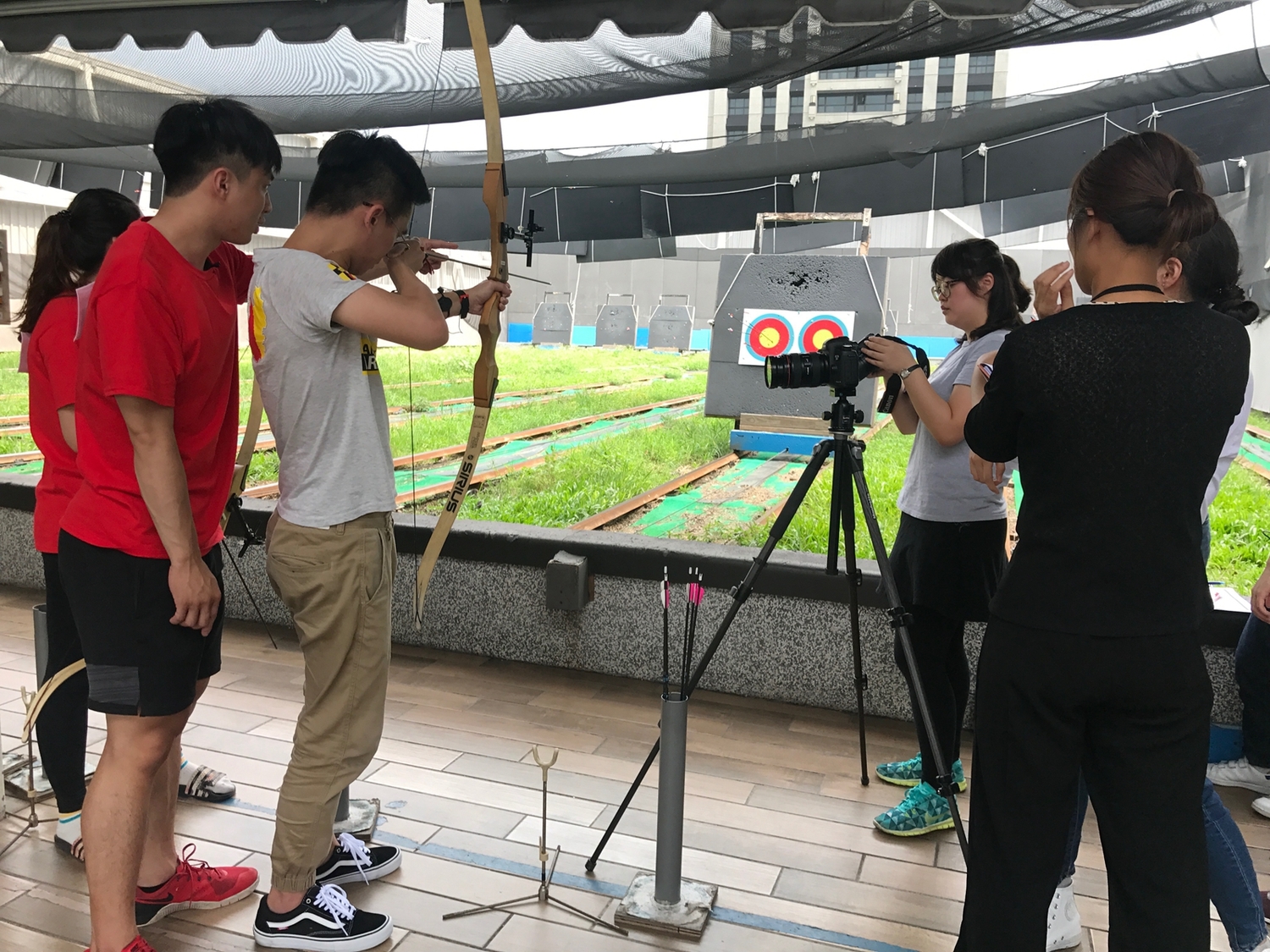 新北校園廣告人世新大學參賽學生以綜藝競賽節目「NEWTAIPEI CITY RUN」為題,拍攝新北特色國民運動中心。 圖:新北市新聞局/提供 新北校園廣告人世新大學參賽學生以綜藝競賽節目「NEWTAIPEI CITY RUN」為題,拍攝新北特色國民運動中心。 圖:新北市新聞局/提供
