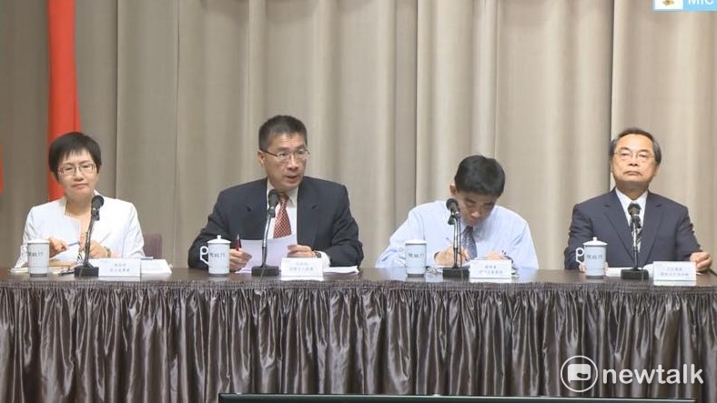 行政院發言人徐國轉述閣賴清德在「加速投資台灣」會議中的裁示。 行政院發言人徐國轉述閣賴清德在「加速投資台灣」會議中的裁示。