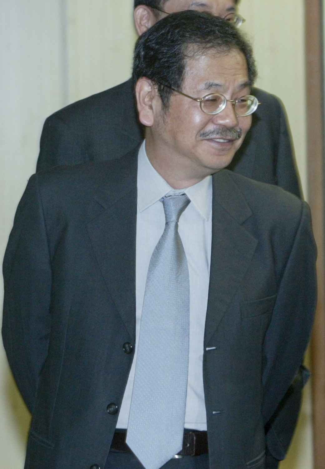 新潮流系元老吳乃仁,今天被爆料幾乎夜夜笙歌,流連台北市仁愛路一家有女陪侍的高檔鋼琴酒吧。 新潮流系元老吳乃仁,今天被爆料幾乎夜夜笙歌,流連台北市仁愛路一家有女陪侍的高檔鋼琴酒吧。