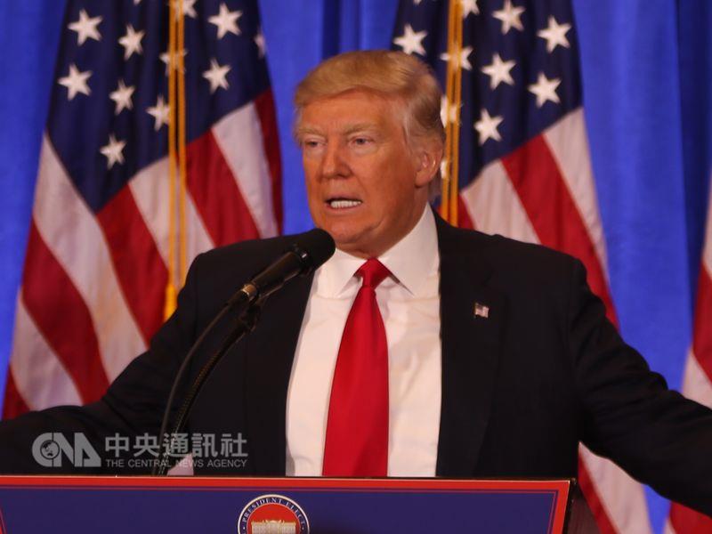 英國首相梅伊2017年初訪美期間,代表英國女王伊麗莎白二世對美國總統川普(圖)提出國是訪問邀請。 英國首相梅伊2017年初訪美期間,代表英國女王伊麗莎白二世對美國總統川普(圖)提出國是訪問邀請。