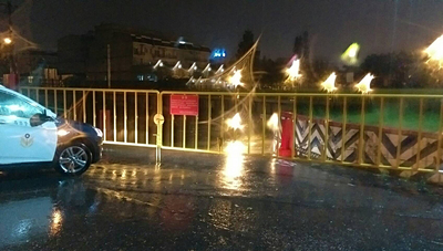 花蓮縣連日豪雨,多處路段傳出災情,市區街道出現淹水情形,地勢低窪路段已封閉禁止通行。 花蓮縣連日豪雨,多處路段傳出災情,市區街道出現淹水情形,地勢低窪路段已封閉禁止通行。